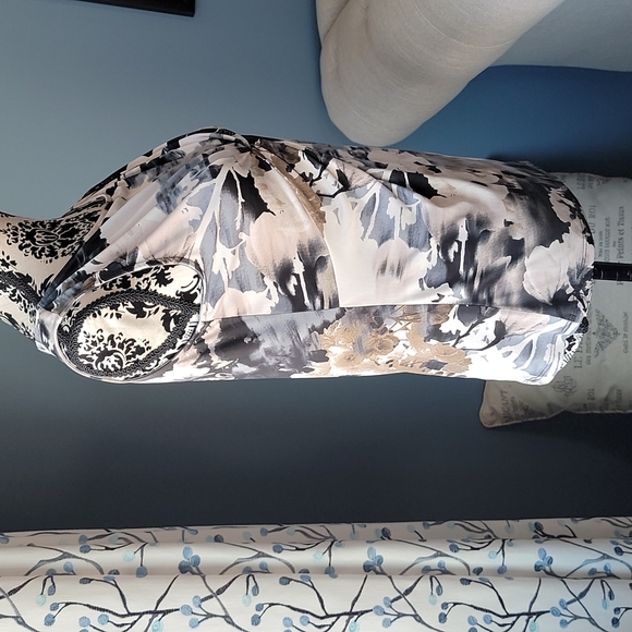 Melanie Lyne multi-color sleeveless top - Picture 5 of 6